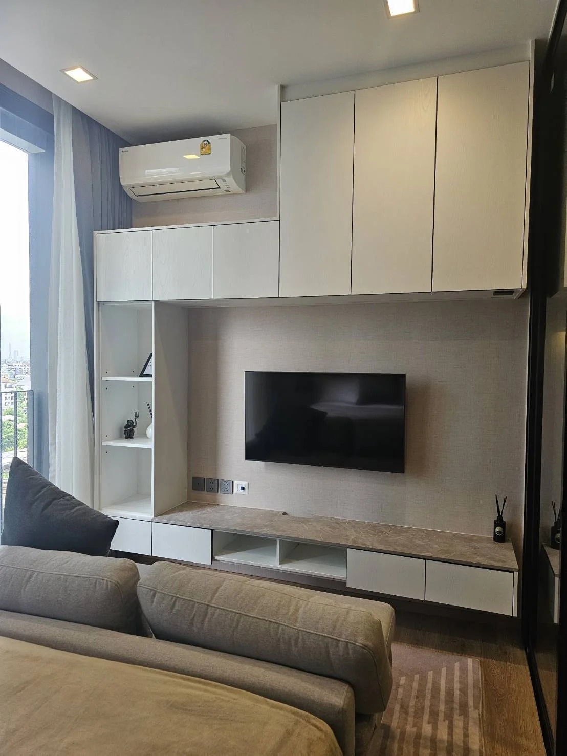 1 Bedroom condo in Noble Around Ari