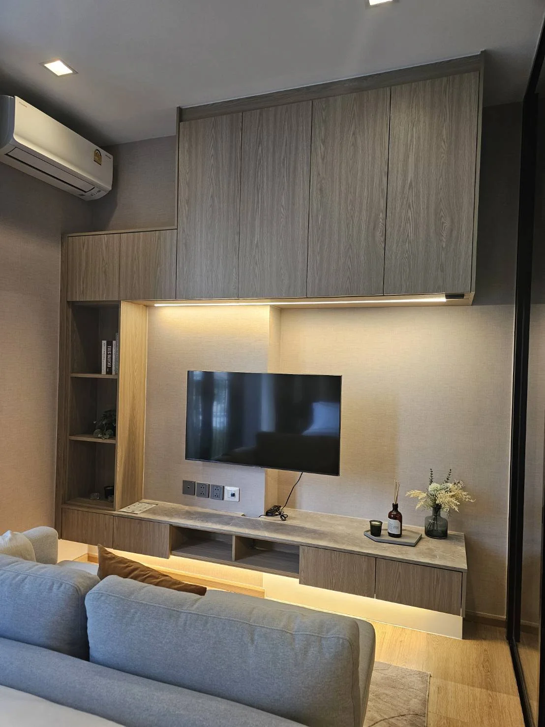 1 Bedroom condo in Noble Around Ari
