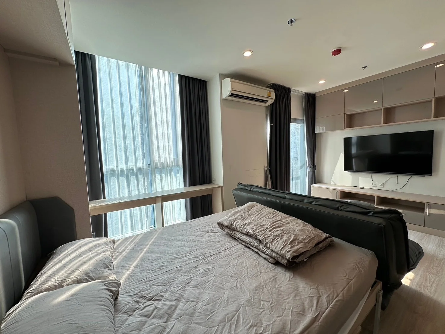 2 Bedroom condo in Noble Revolve Ratchada