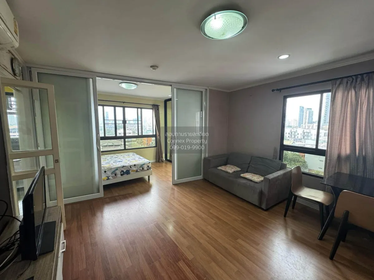 1 Bedroom condo in Lumpini Place Narathiwas 24