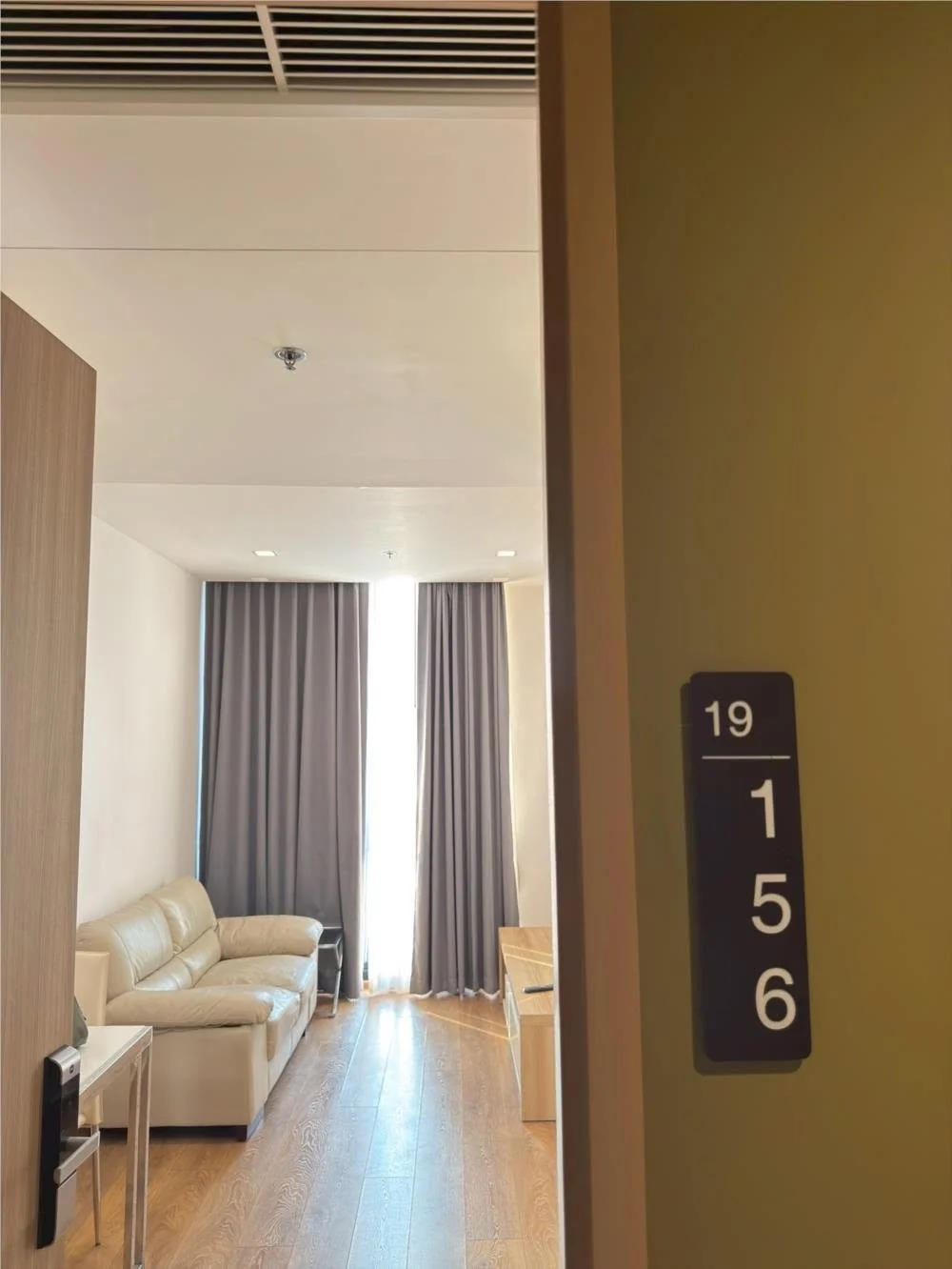 1 Bedroom condo in Noble BE33