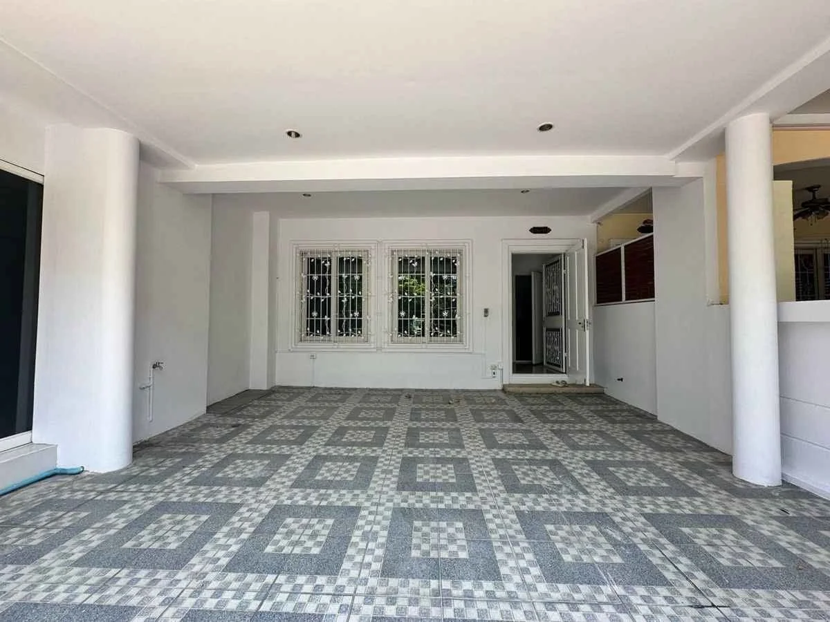 4 Bedroom condo in Urban Sathorn