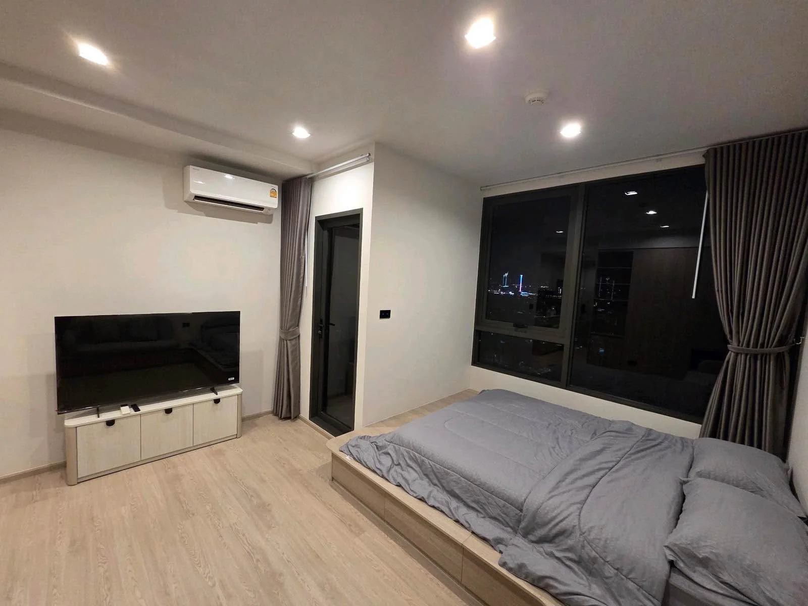 Studio condo in Reference Sathorn-Wongwianyai