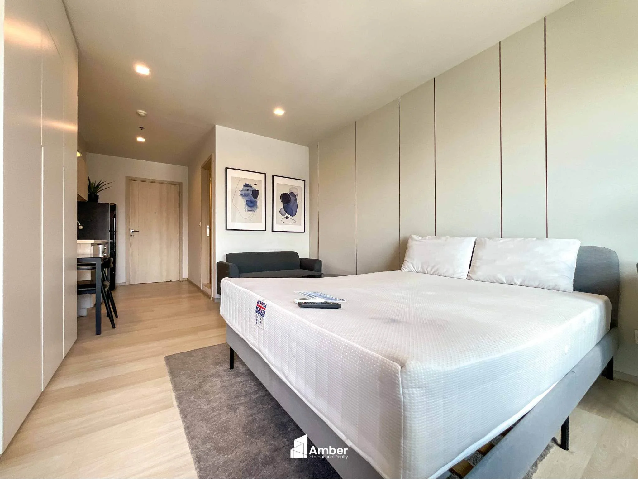 1 Bedroom condo in Life One Wireless