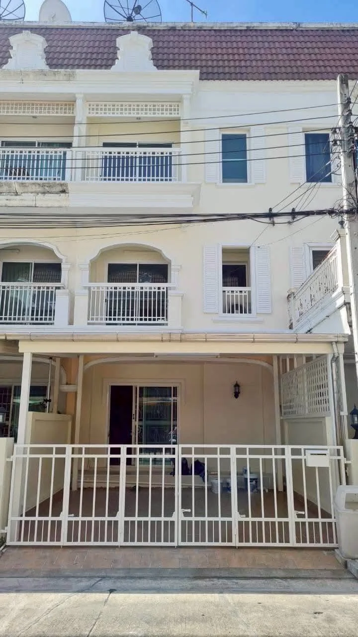 2 Bedroom condo in Metro Park Sathorn