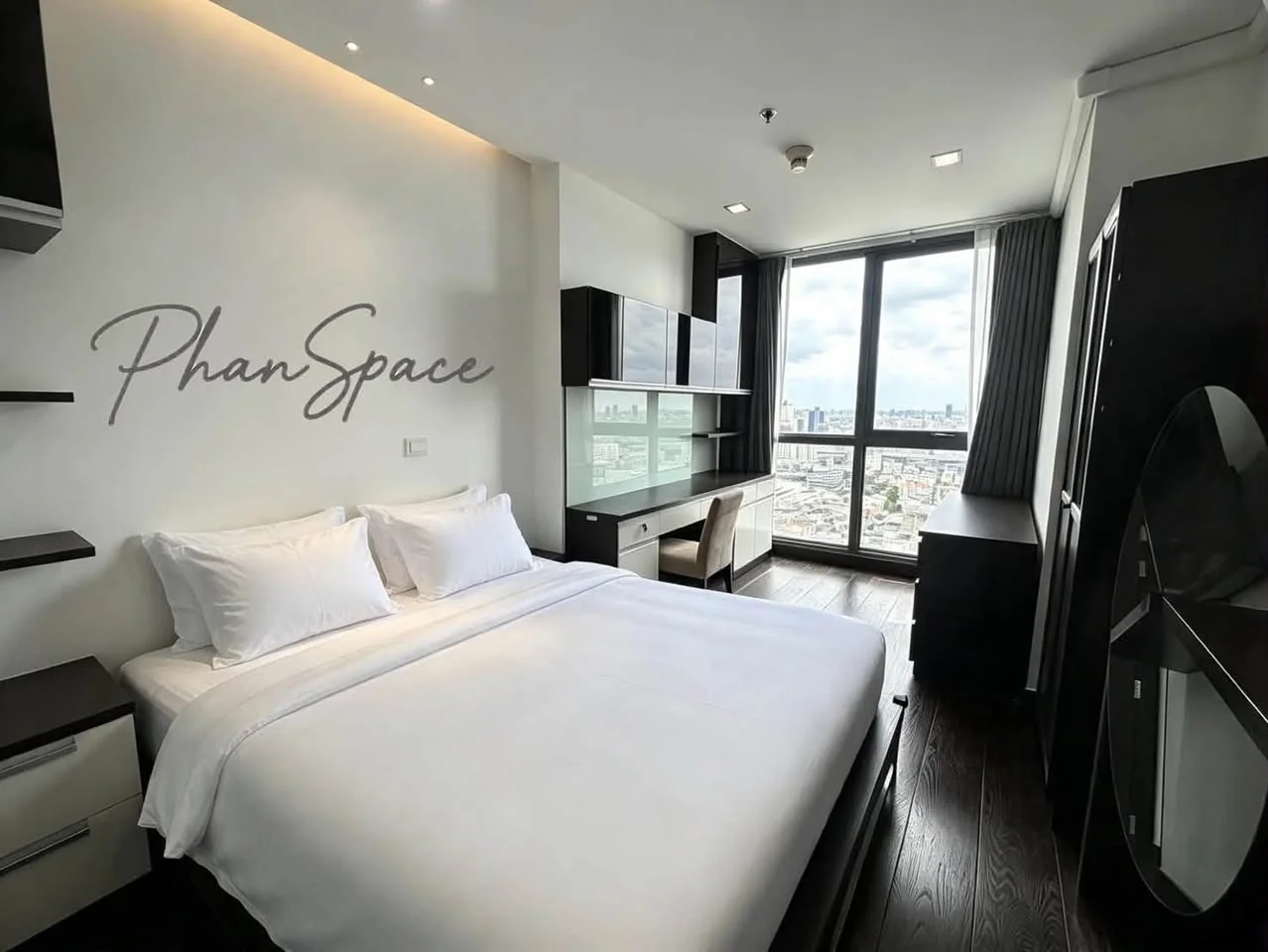 2 Bedroom condo in IDEO Q Phayathai