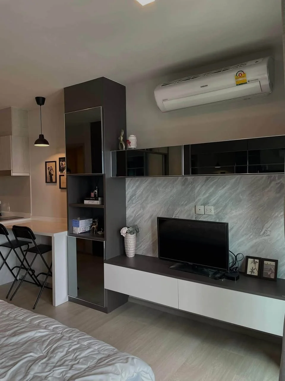 Studio condo in Life One Wireless