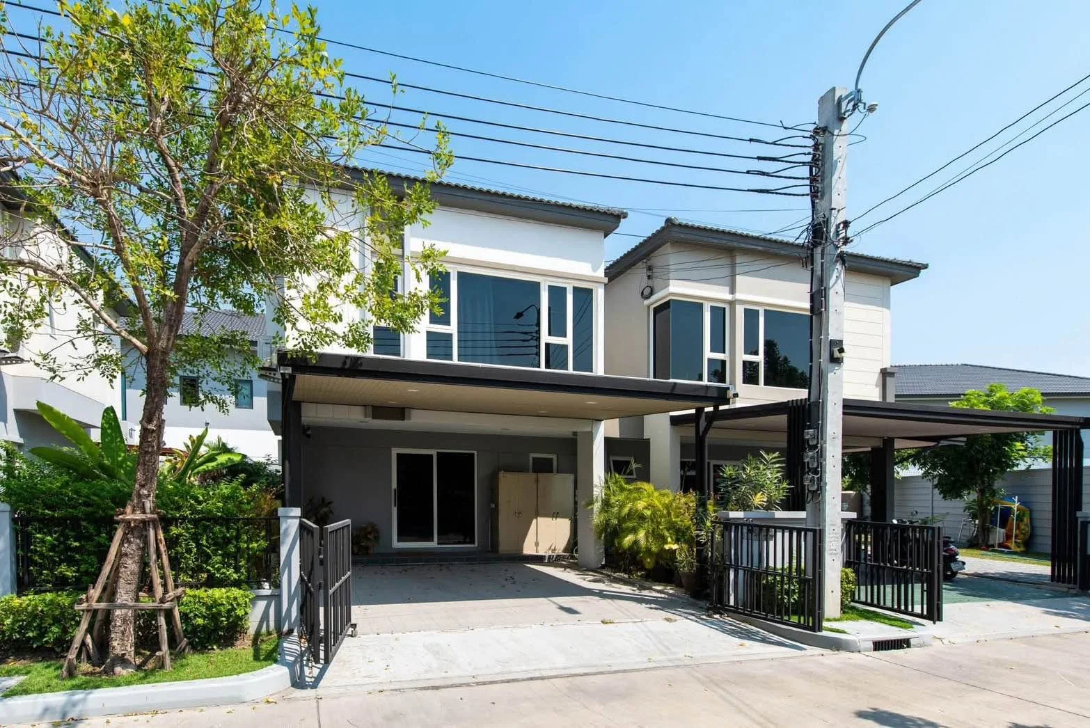 3 Bedroom condo in Grande Pleno Mega Bangna