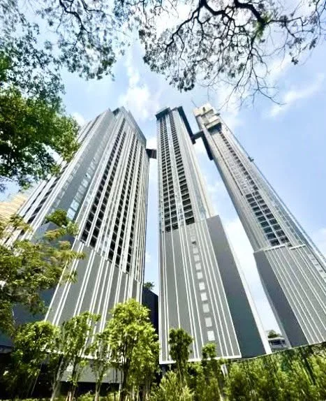 2 Bedroom condo in Park Origin Thonglor