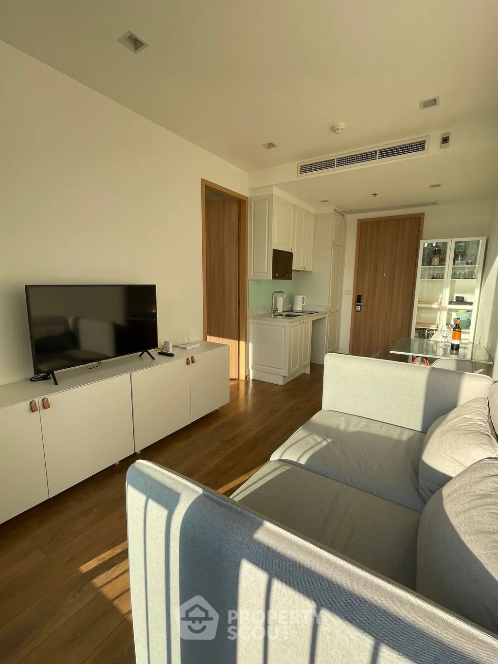 1 Bedroom condo in Noble BE33
