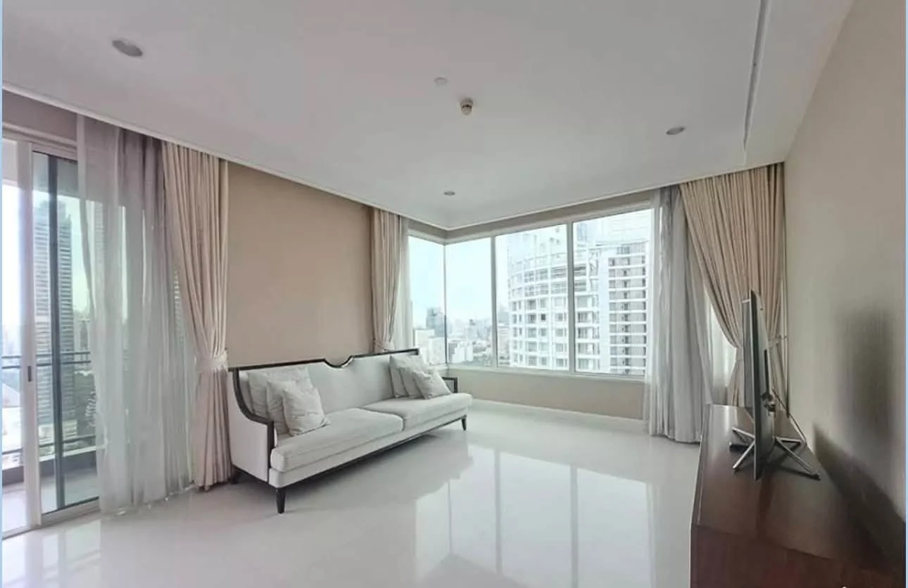 3 Bedroom condo in Q Langsuan
