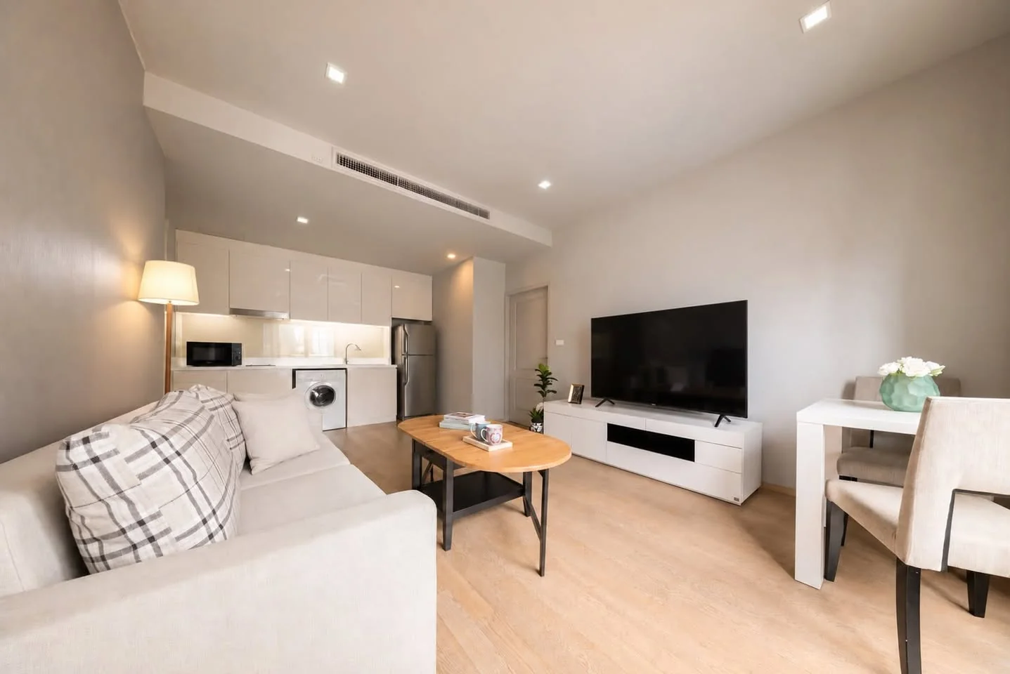 1 Bedroom condo in Noble Refine