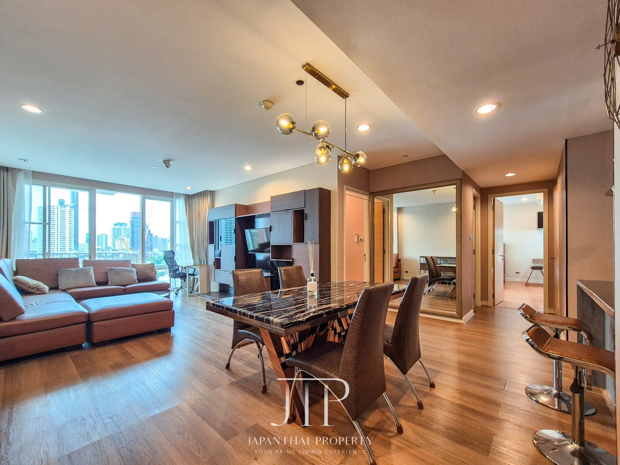 2 Bedroom condo in Fullerton Sukhumvit