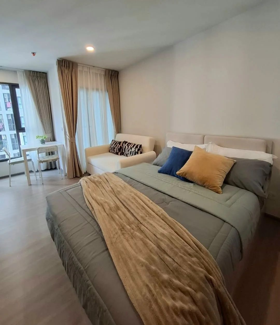 Studio condo in Aspire Sukhumvit-Rama 4