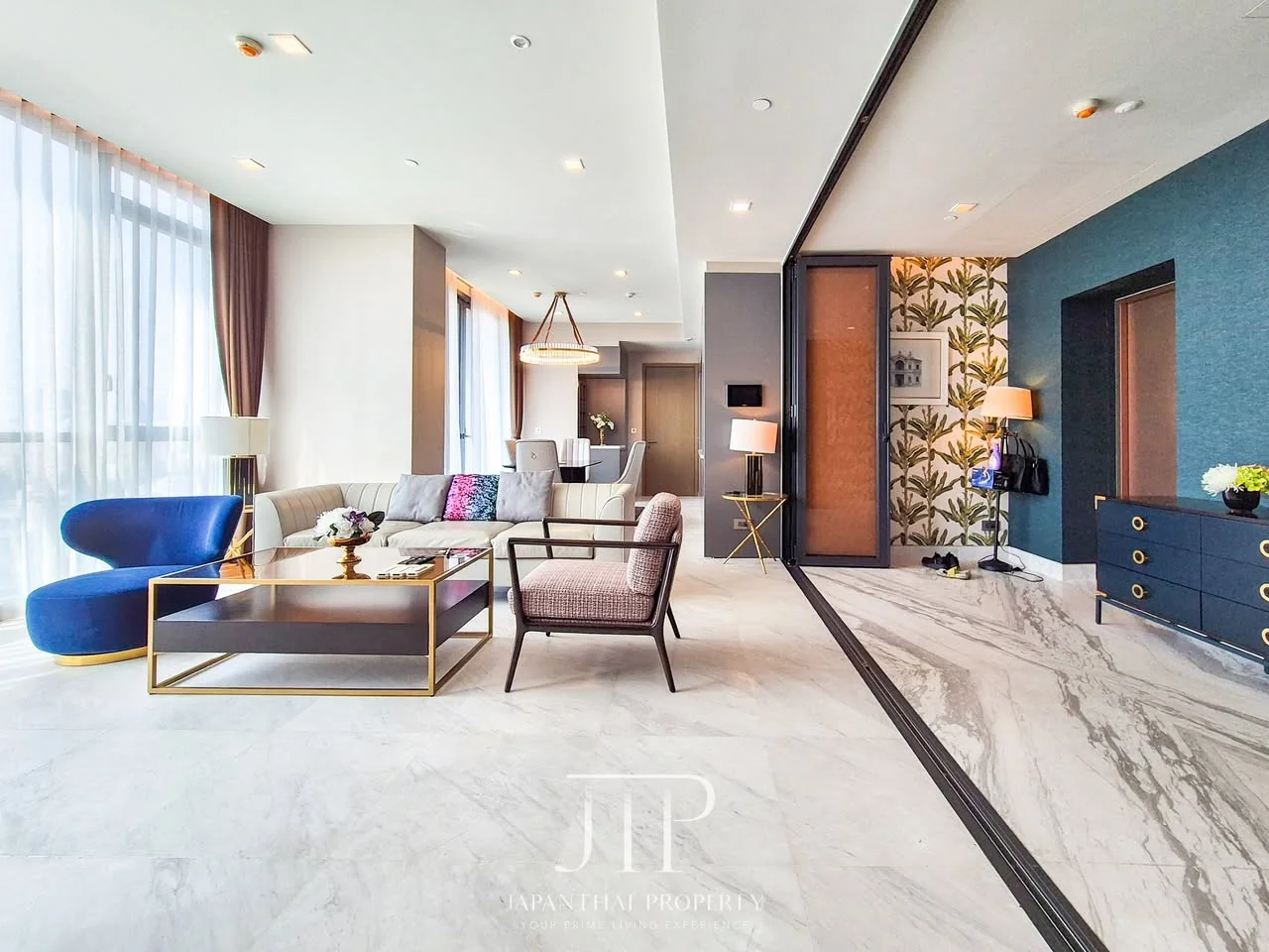 2 Bedroom condo in The Monument Thonglor