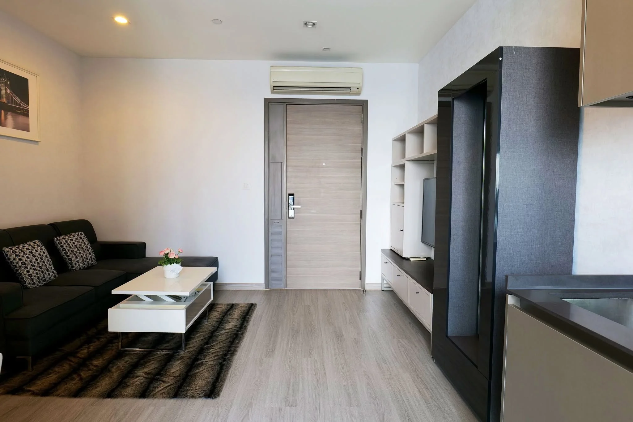 1 Bedroom condo in The Room Sukhumvit 69