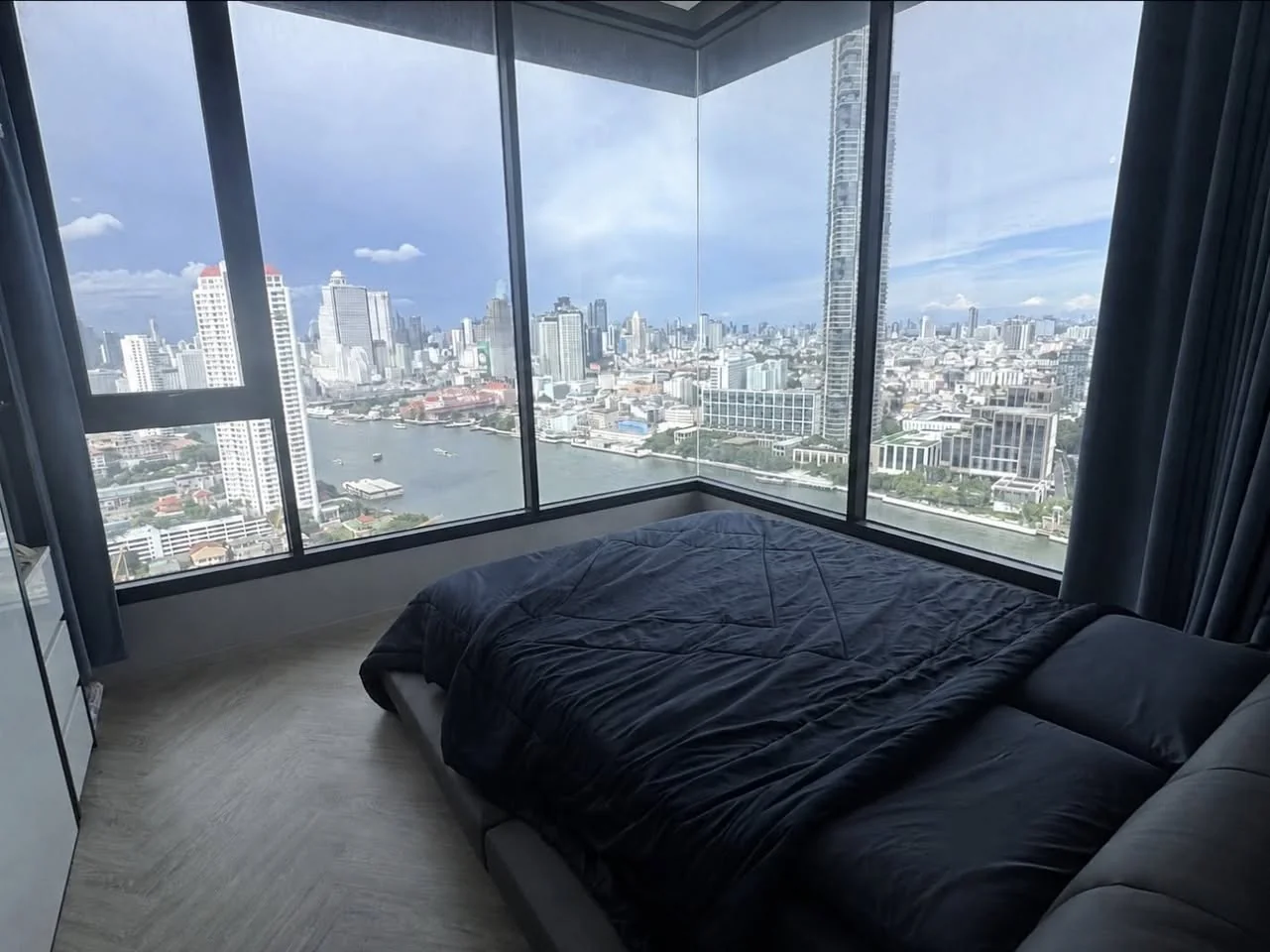 3 Bedroom condo in Chapter Charoennakhon–Riverside