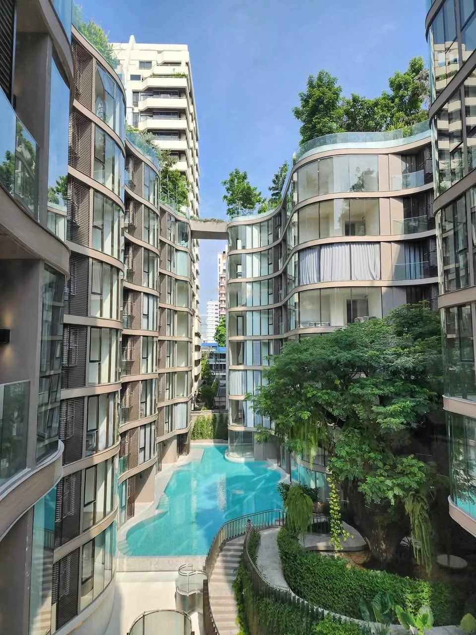 2 Bedroom condo in Fynn Asoke