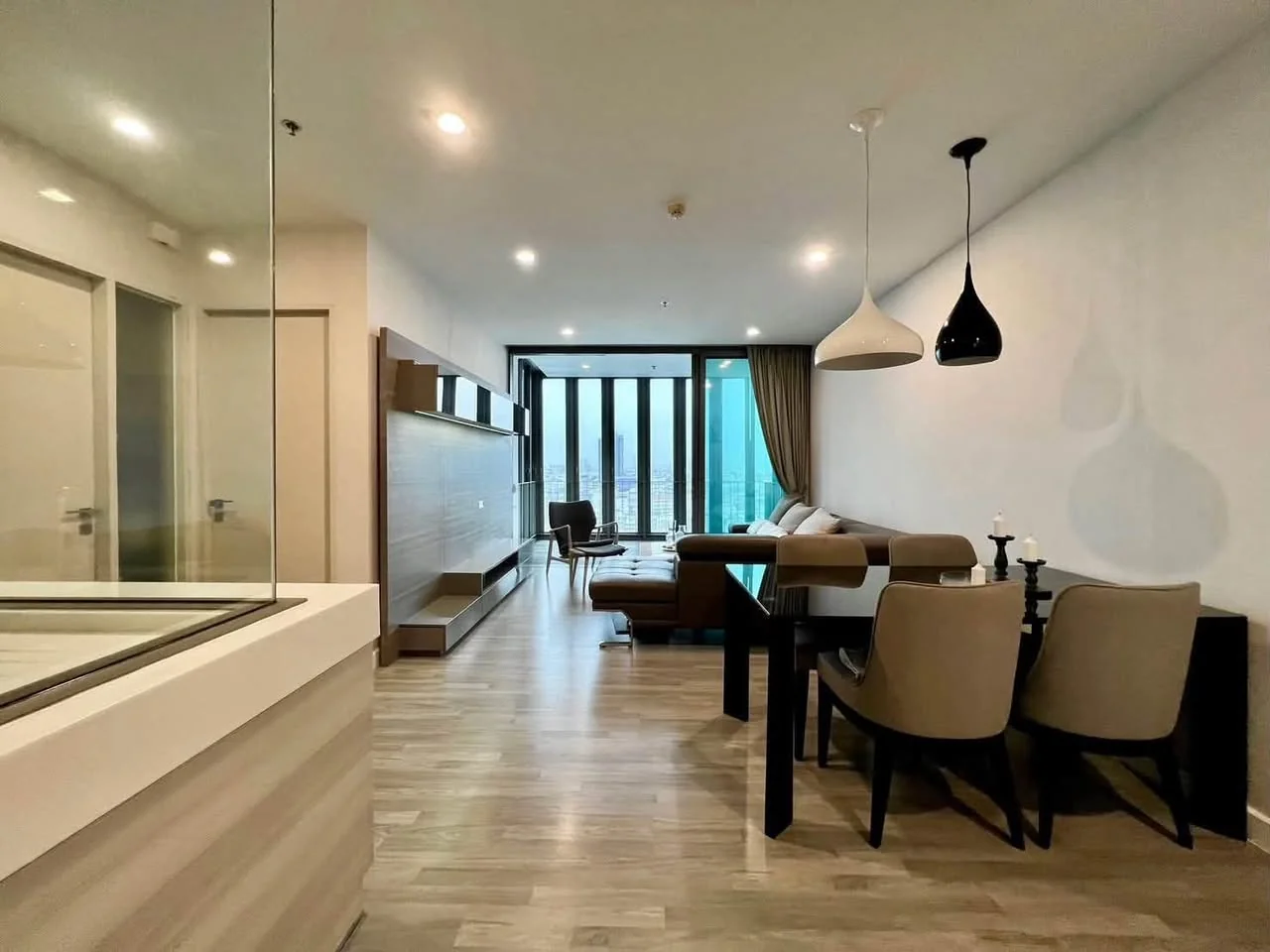 2 Bedroom condo in The Room BTS Wongwianyai