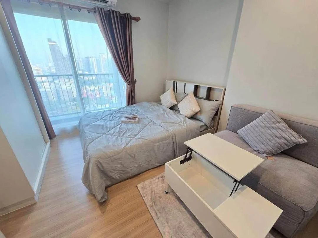 Studio condo in Metro Sky Wutthakat