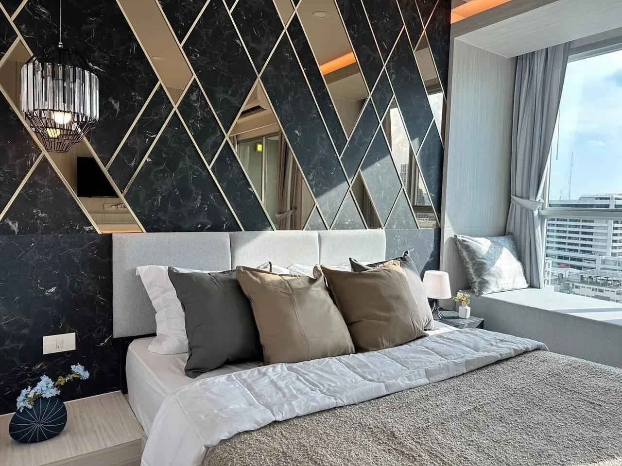 Studio condo in Lumpini Selected Sutthisan-Saphan Khwai