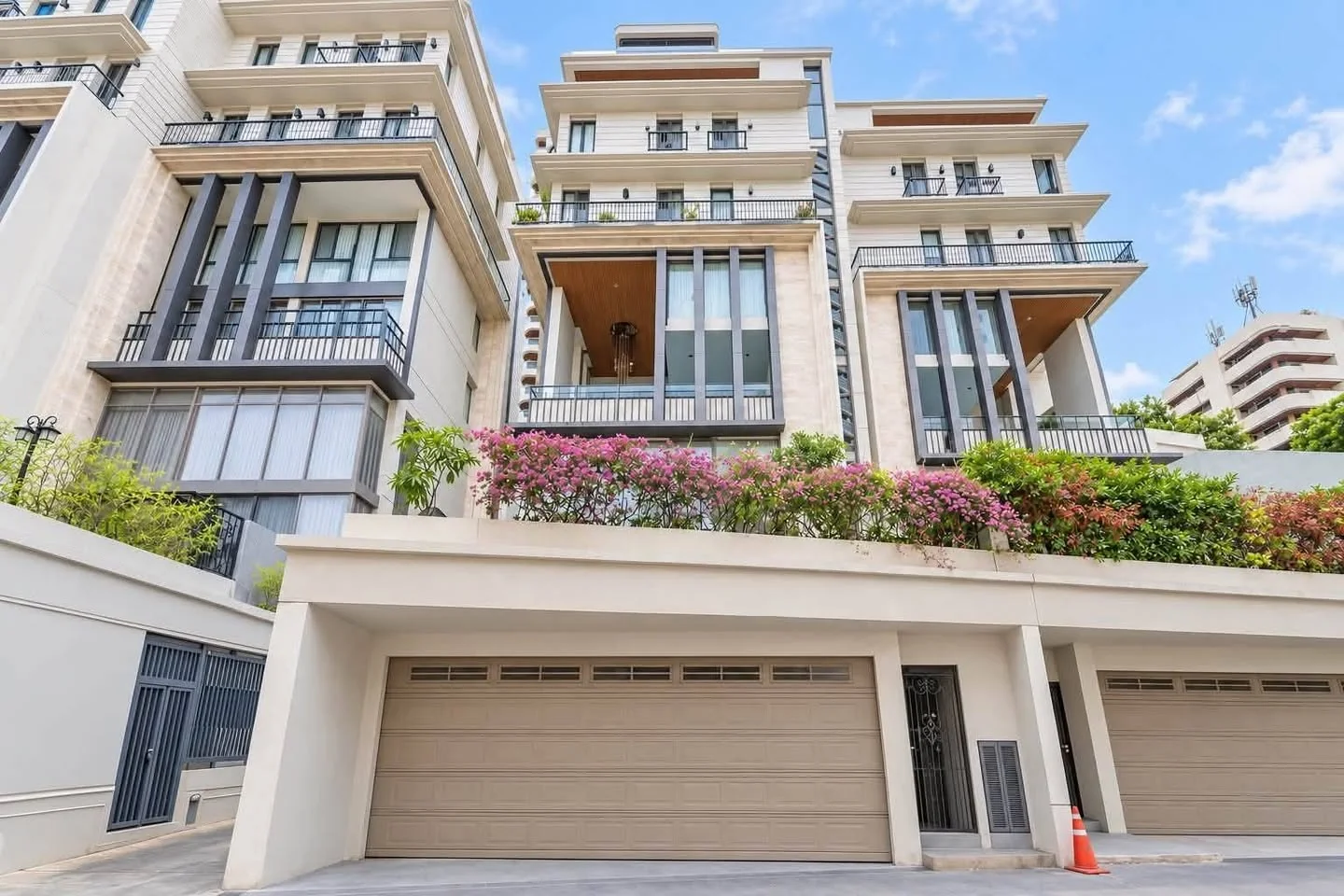 4 Bedroom condo in 749 Residence