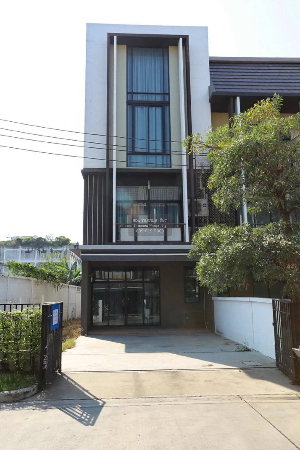 3 Bedroom condo in Flora Wongsawang