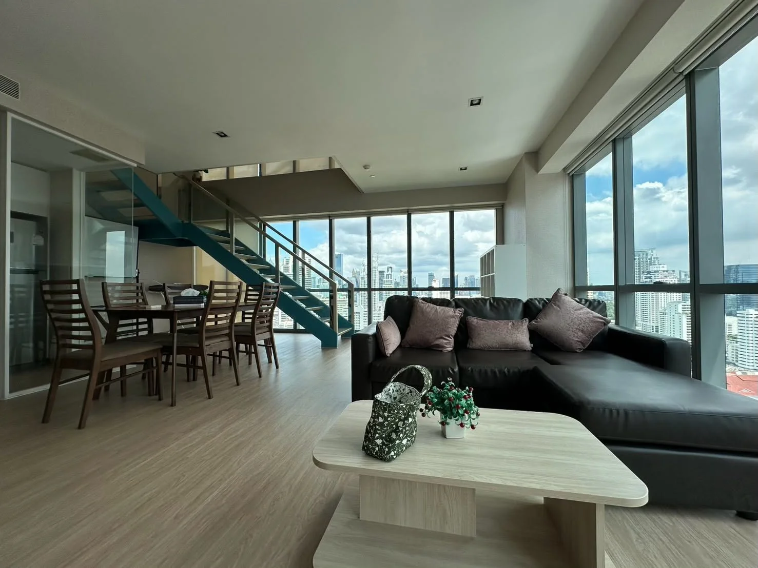 2 Bedroom condo in The Room Sukhumvit 21