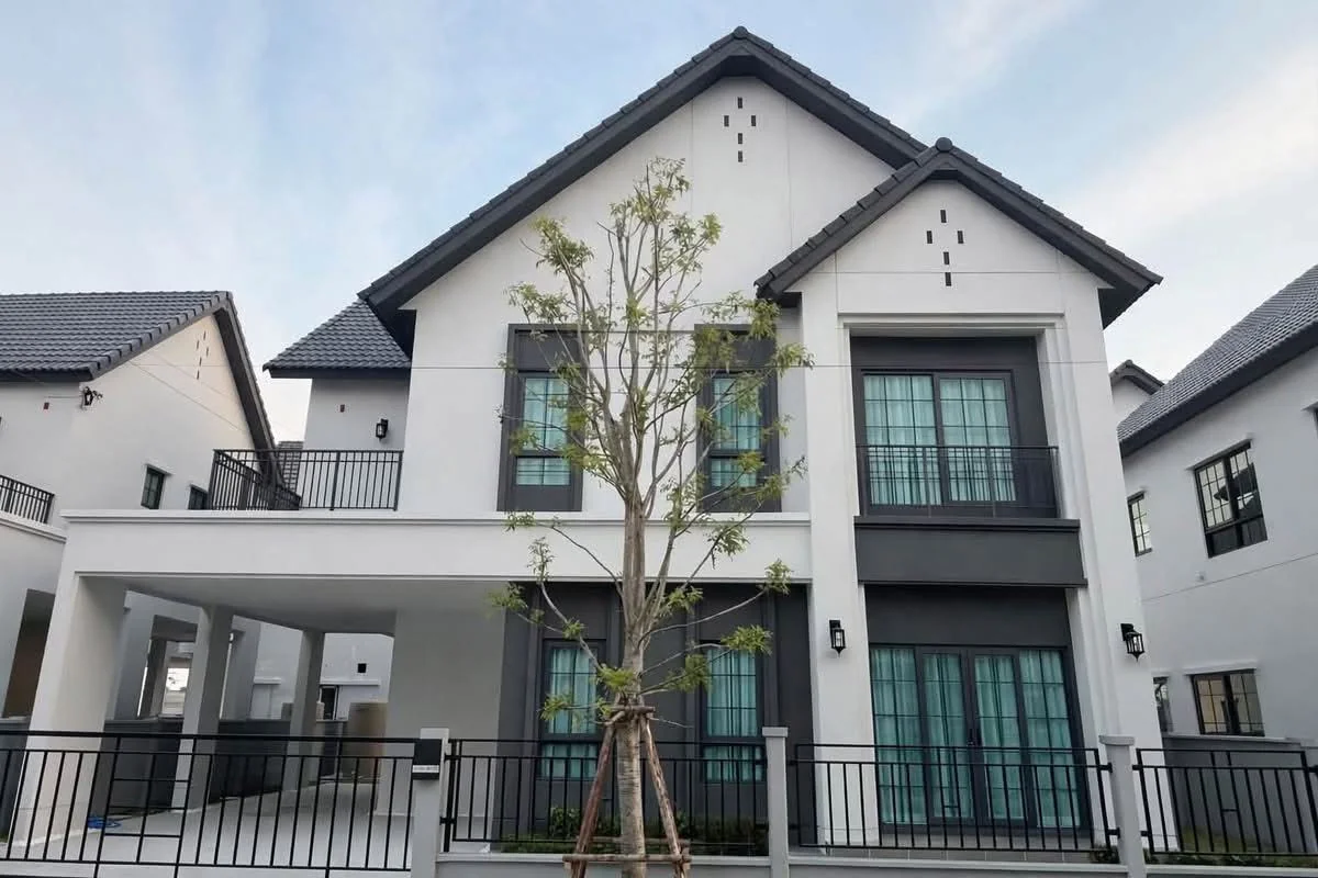 4 Bedroom condo in Centro Bangna-Wongwean