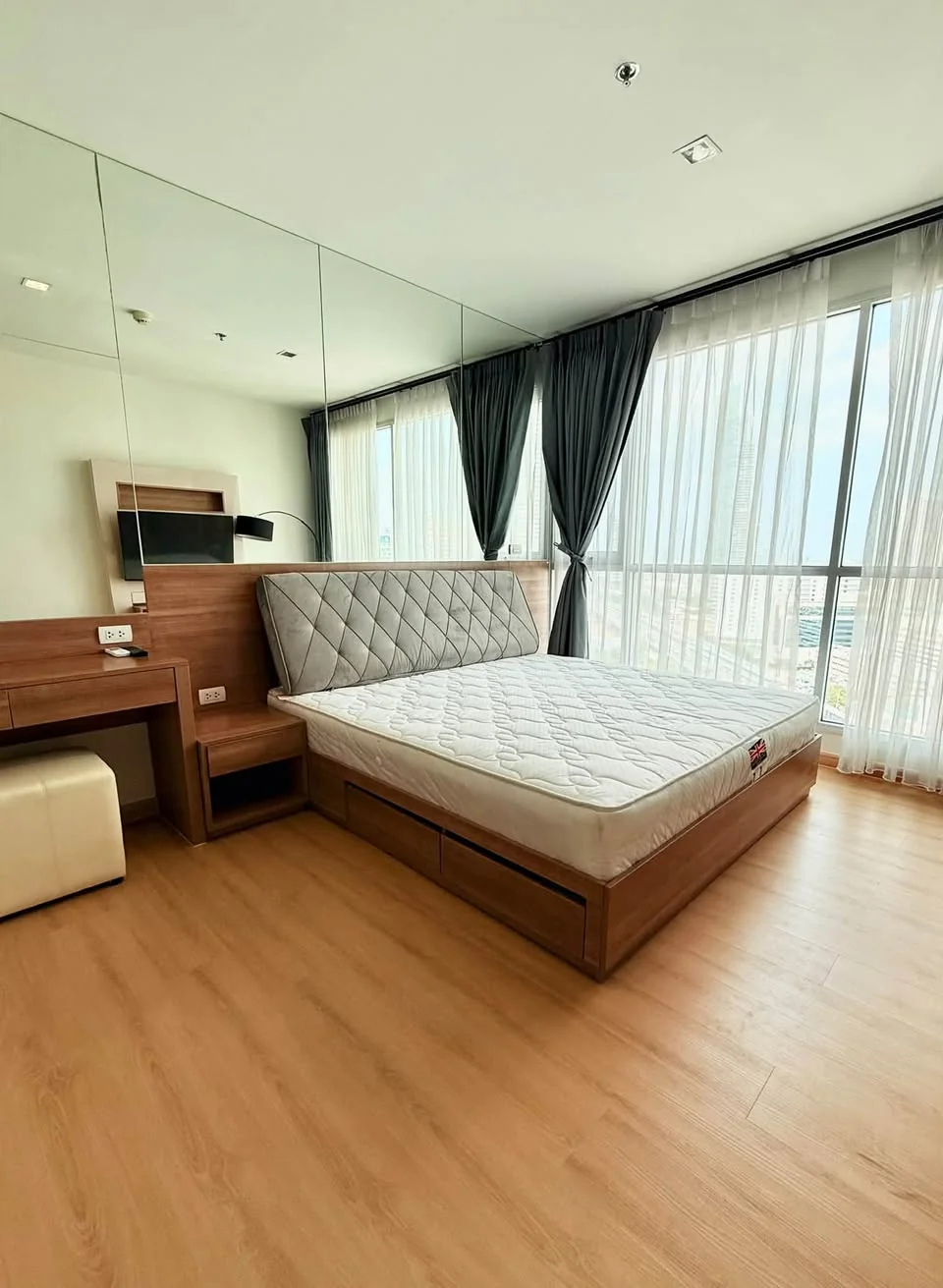 2 Bedroom condo in Rhythm Sathorn