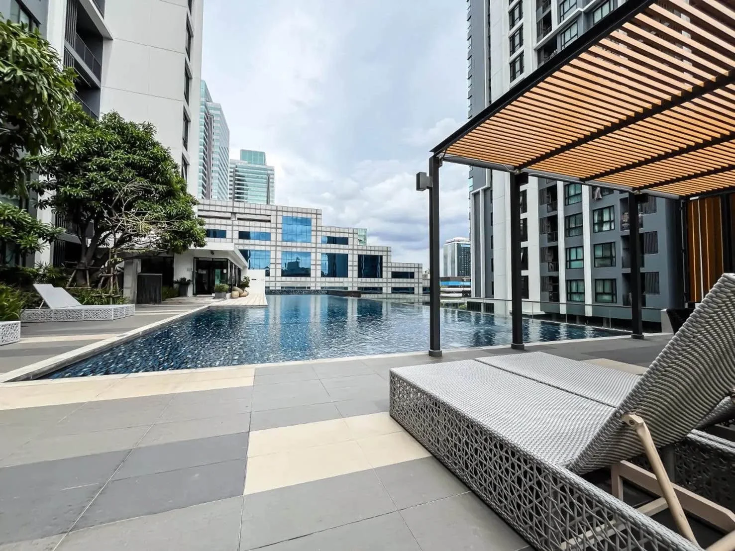 2 Bedroom condo in Quinn Ratchada 17