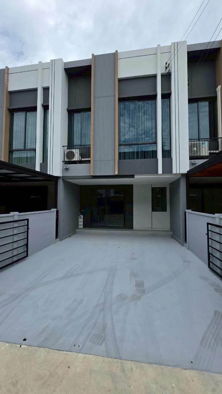 3 Bedroom condo in MeStyle @ Sukhumvit-Bangna