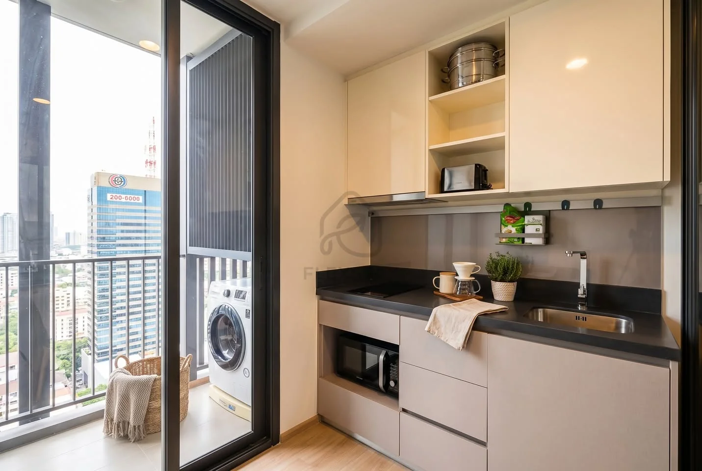 1 Bedroom condo in Oka Haus Sukhumvit 36