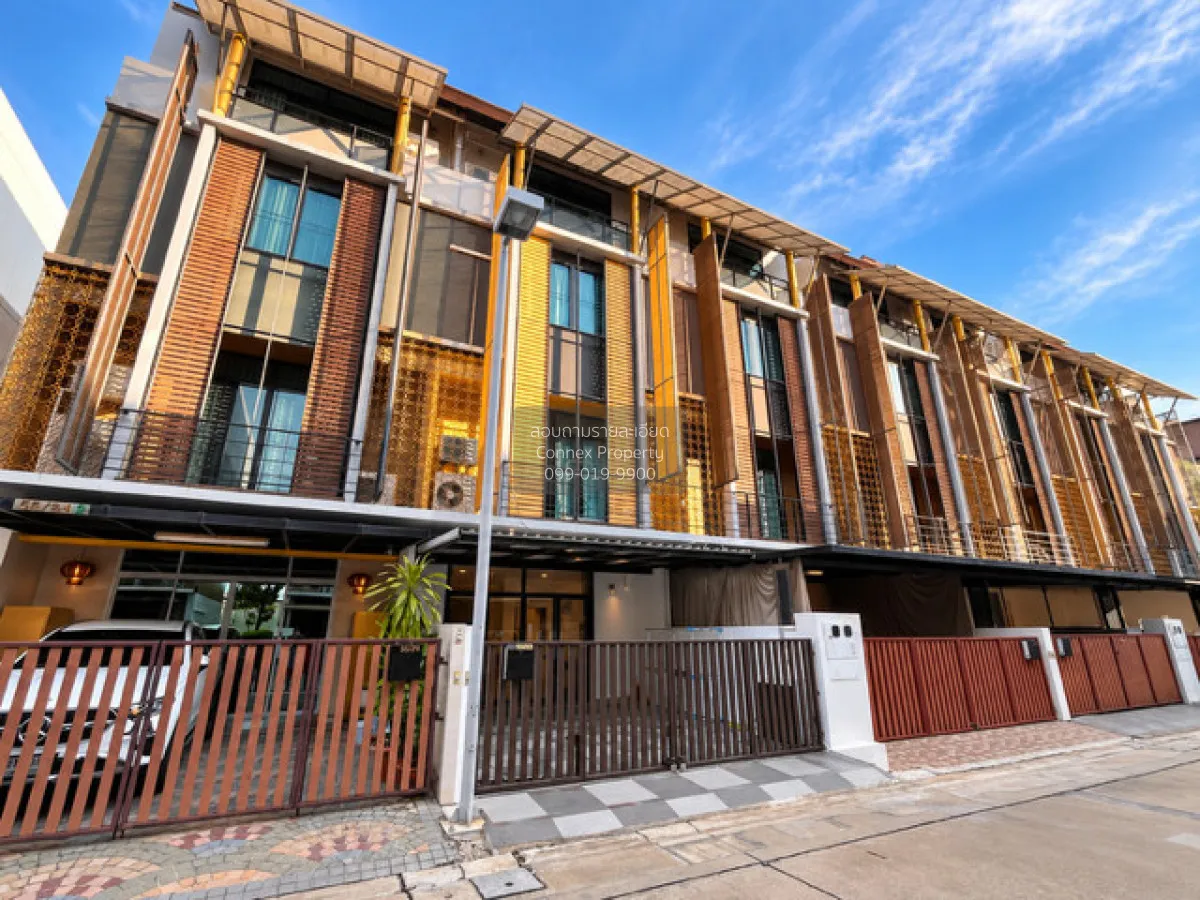 4 Bedroom condo in Flora Marigold