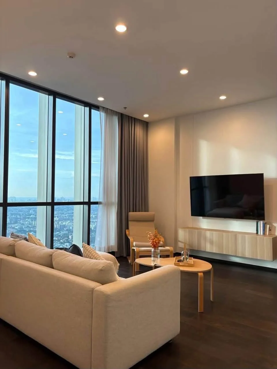 4 Bedroom condo in Whizdom Essence