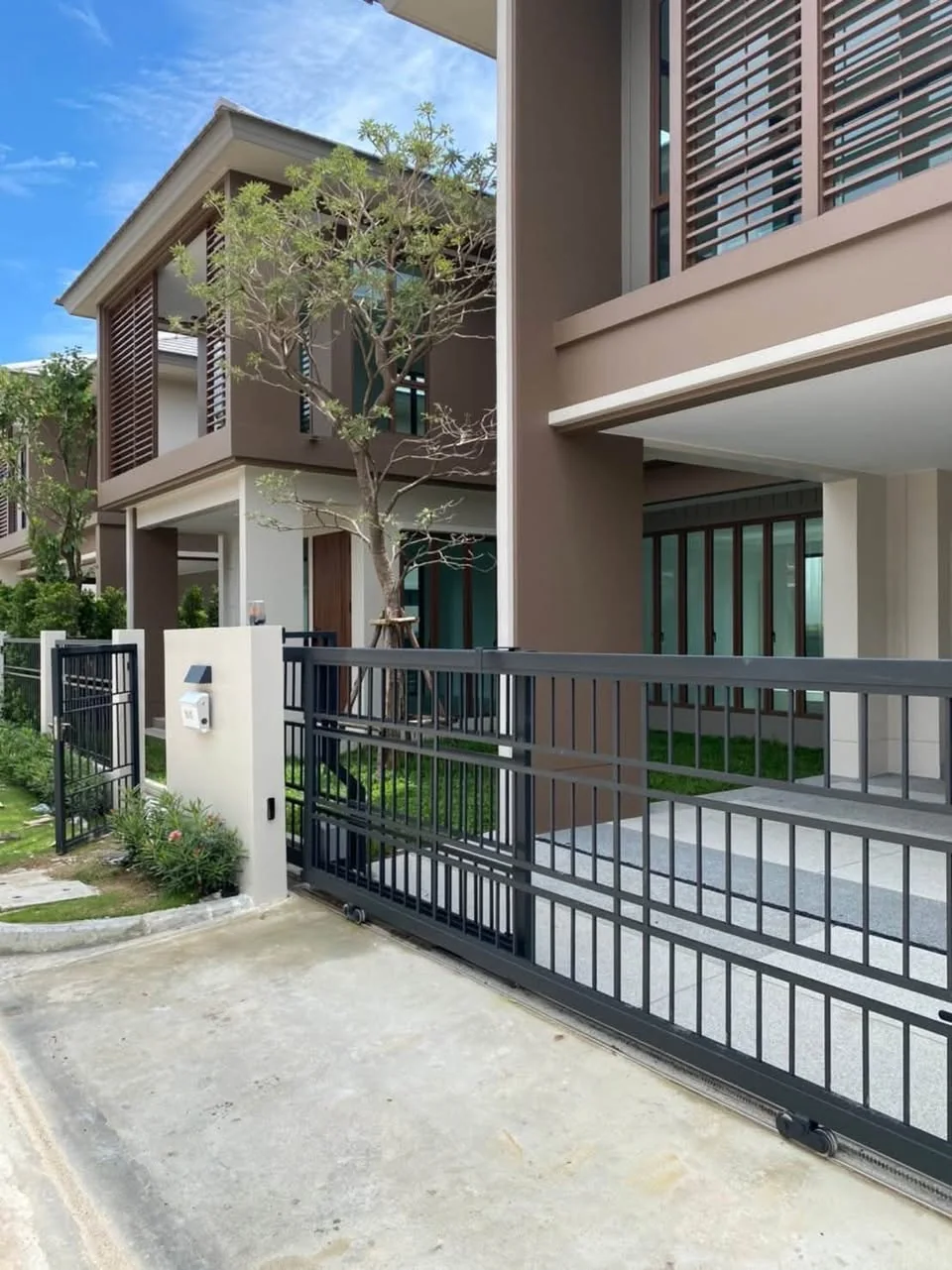 4 Bedroom condo in Burasiri Krungthep Kreetha