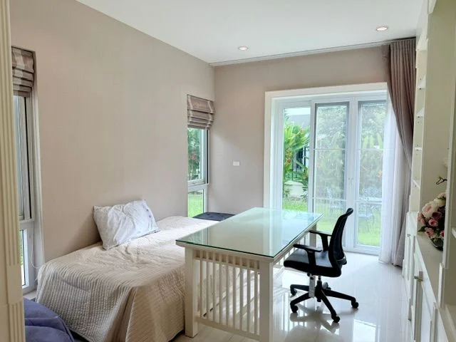 4 Bedroom condo in Villa Nakarin Onnut-Wongwaen