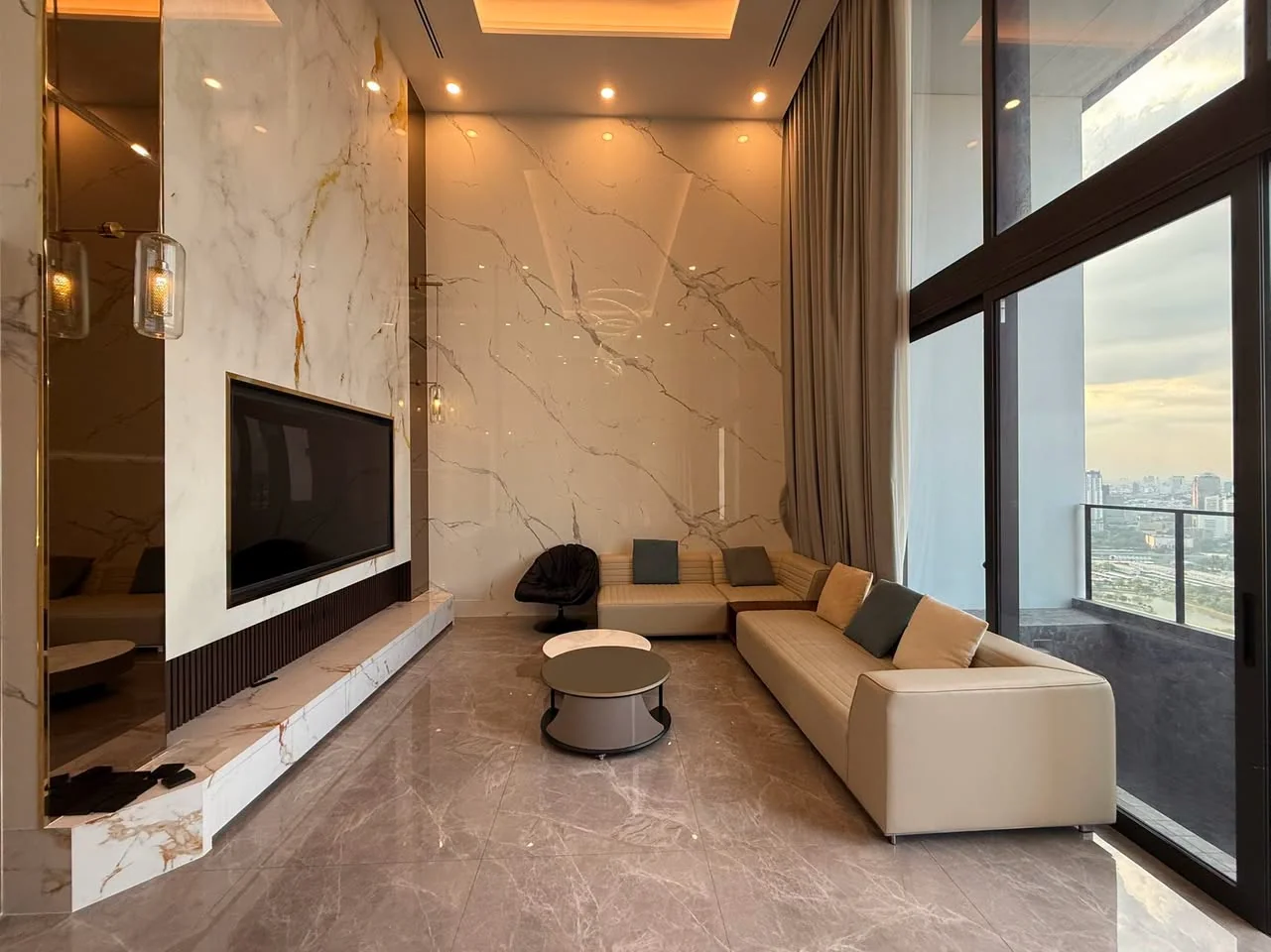 3 Bedroom condo in Siamese Rama 9