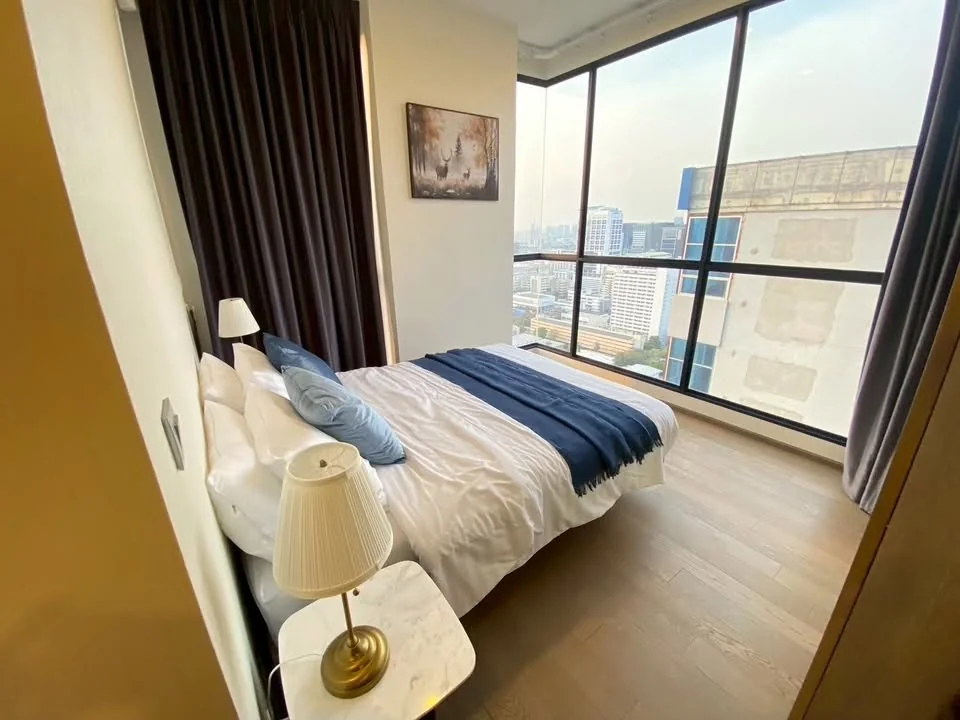 2 Bedroom condo in Park Origin Phayathai