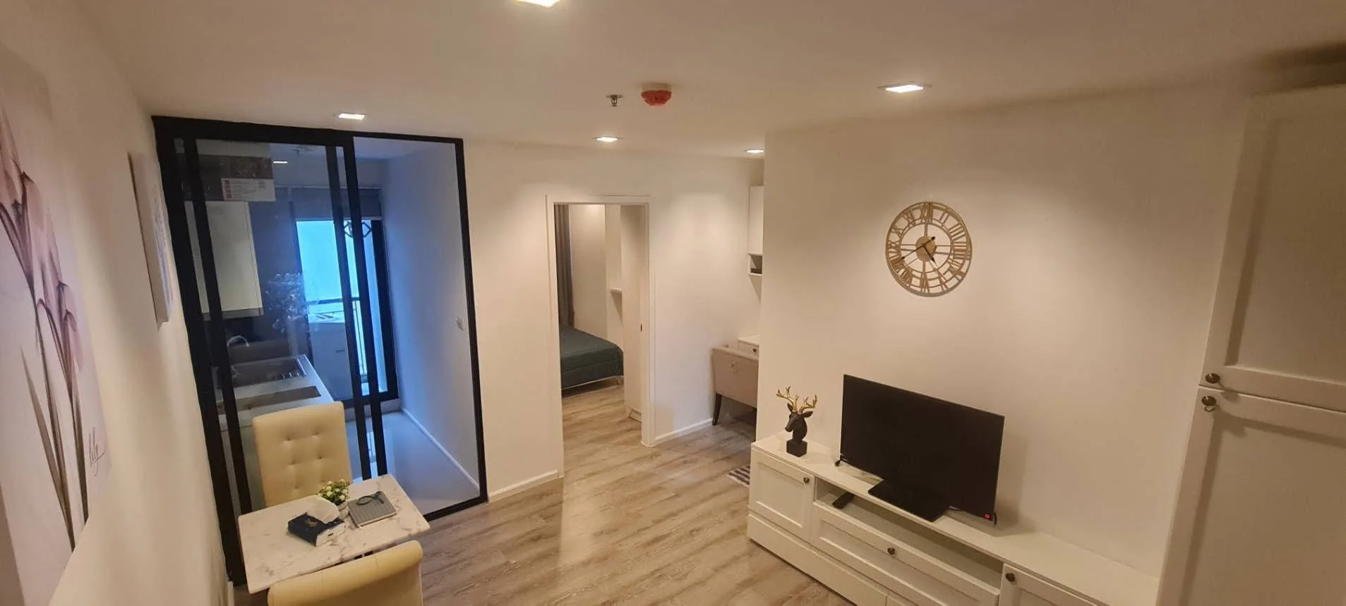 1 Bedroom condo in Knightsbridge Bearing