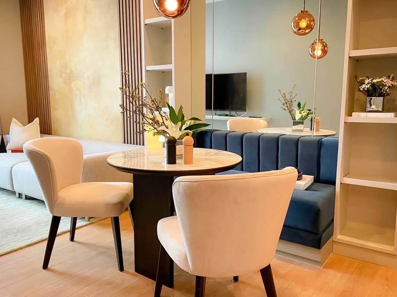 2 Bedroom condo in Noble Around Sukhumvit 33