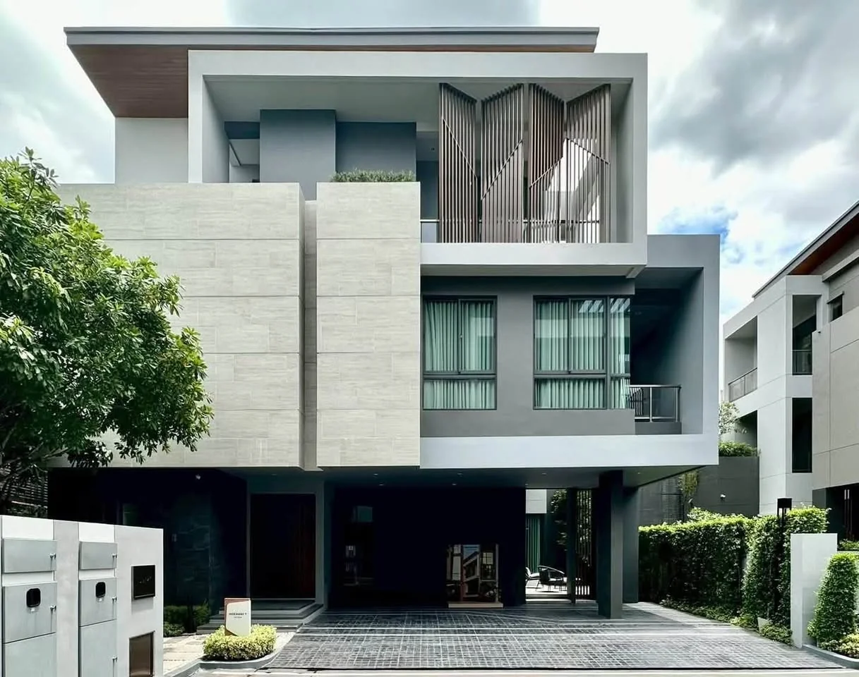 4 Bedroom condo in The Gentry Pattanakarn