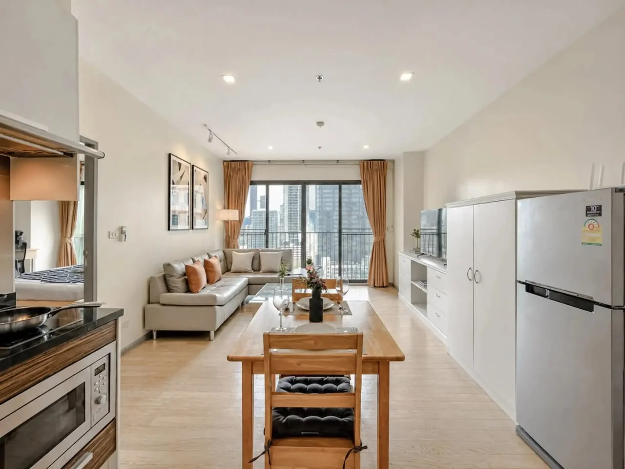 1 Bedroom condo in Noble Solo