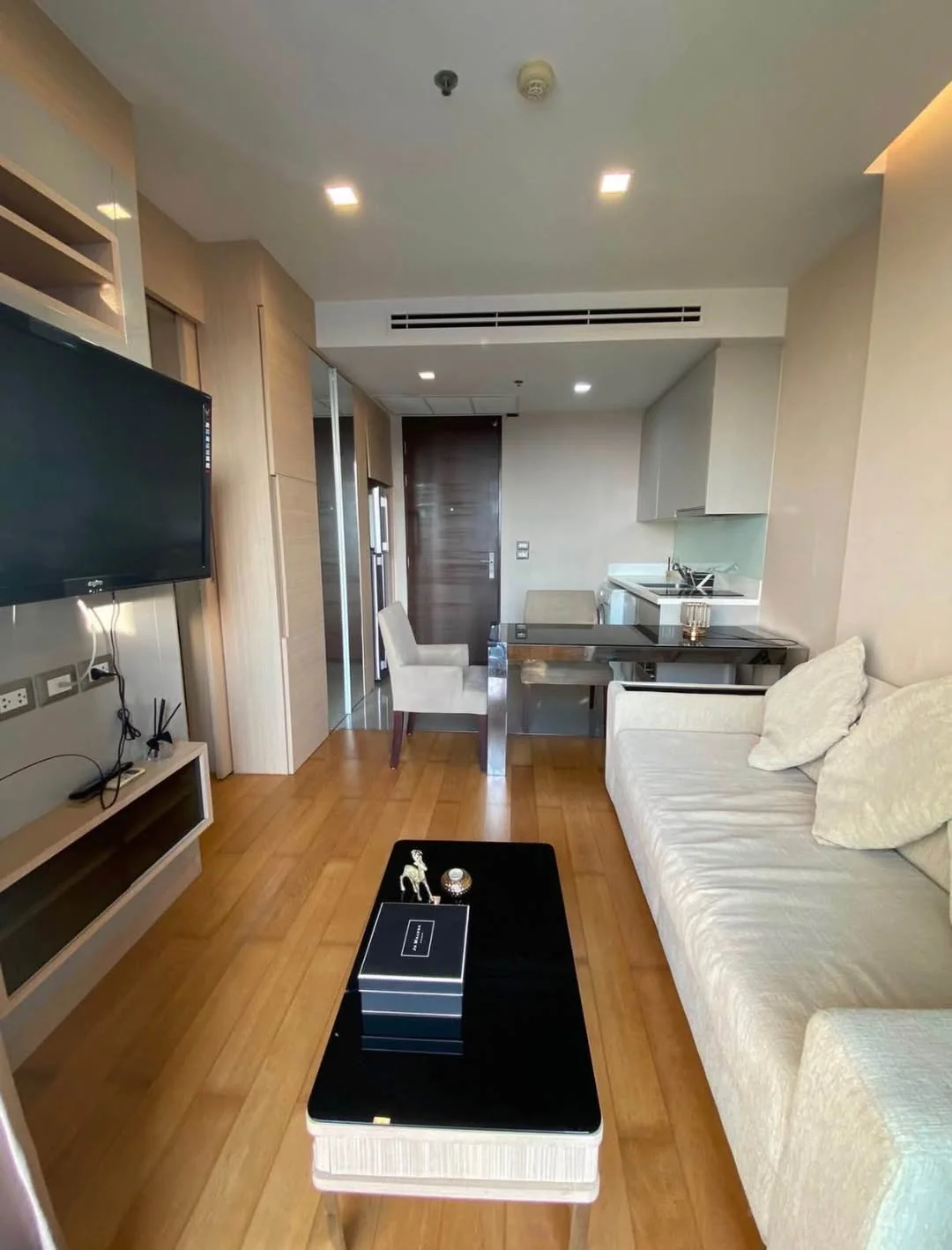 1 Bedroom condo in The Address Asoke