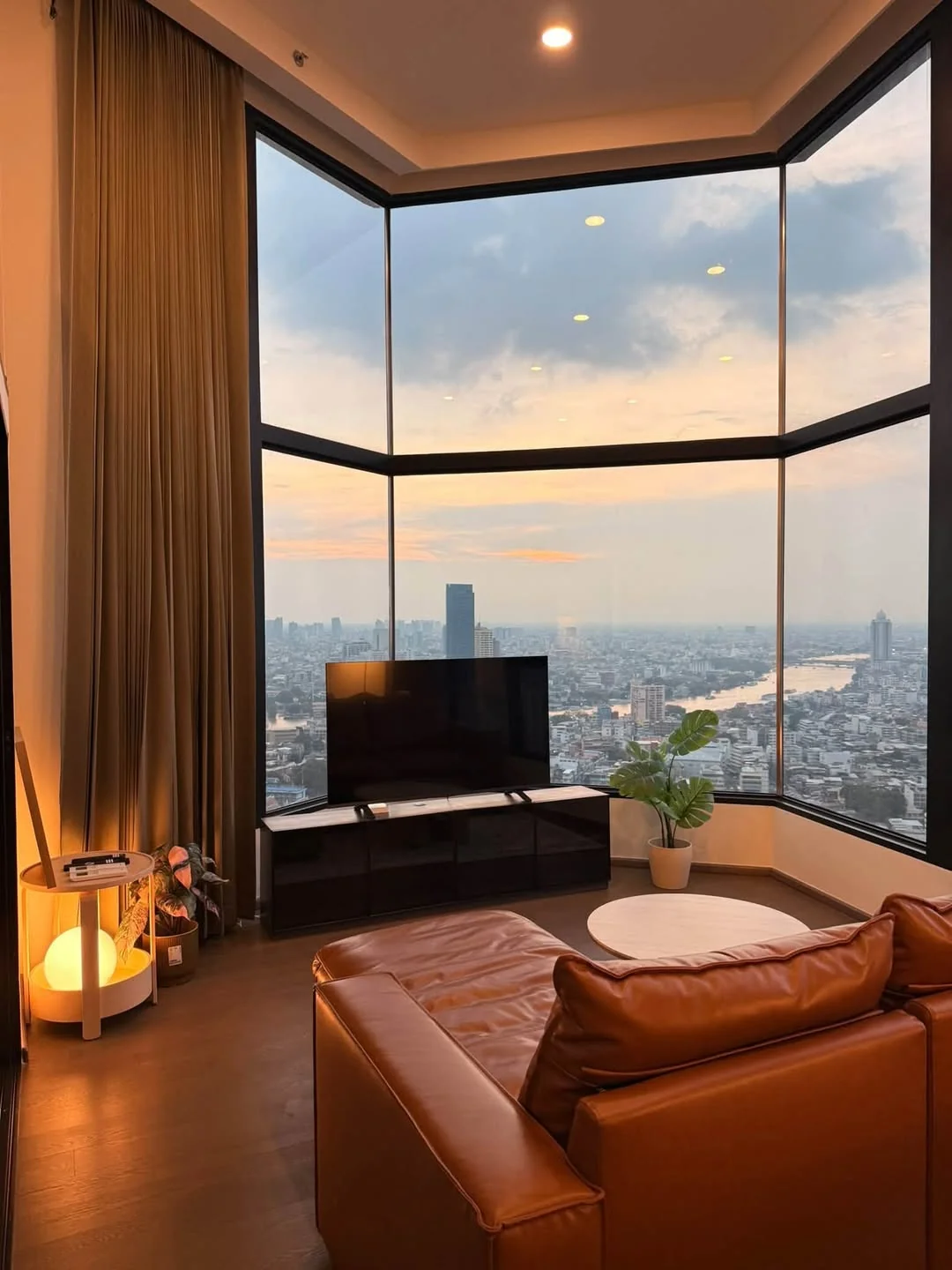 2 Bedroom condo in Park Origin Chula-Samyan