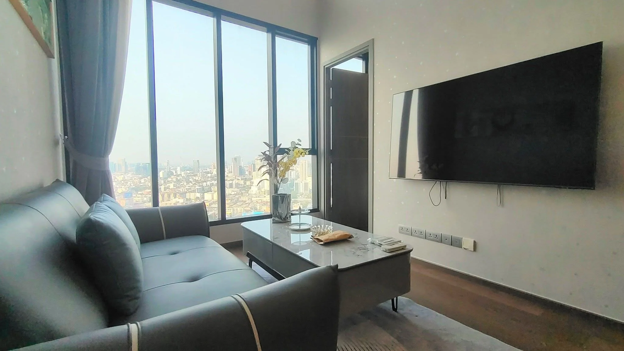 2 Bedroom condo in IDEO Q Victory