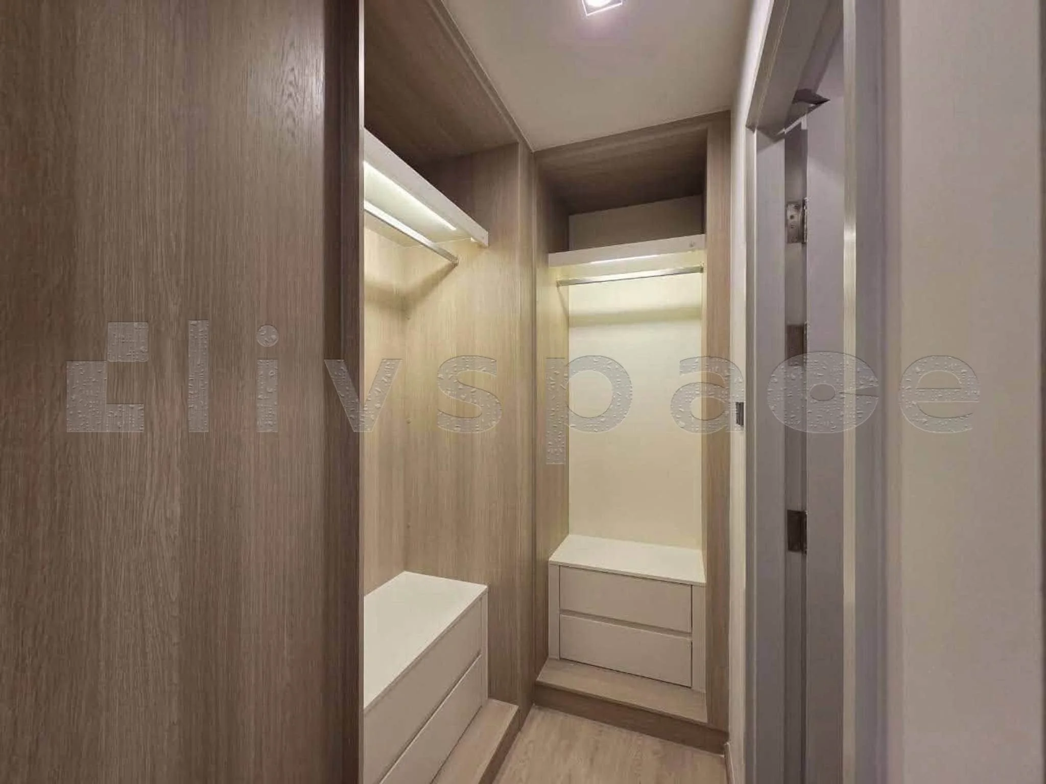 Studio condo in Reference Sathorn-Wongwianyai