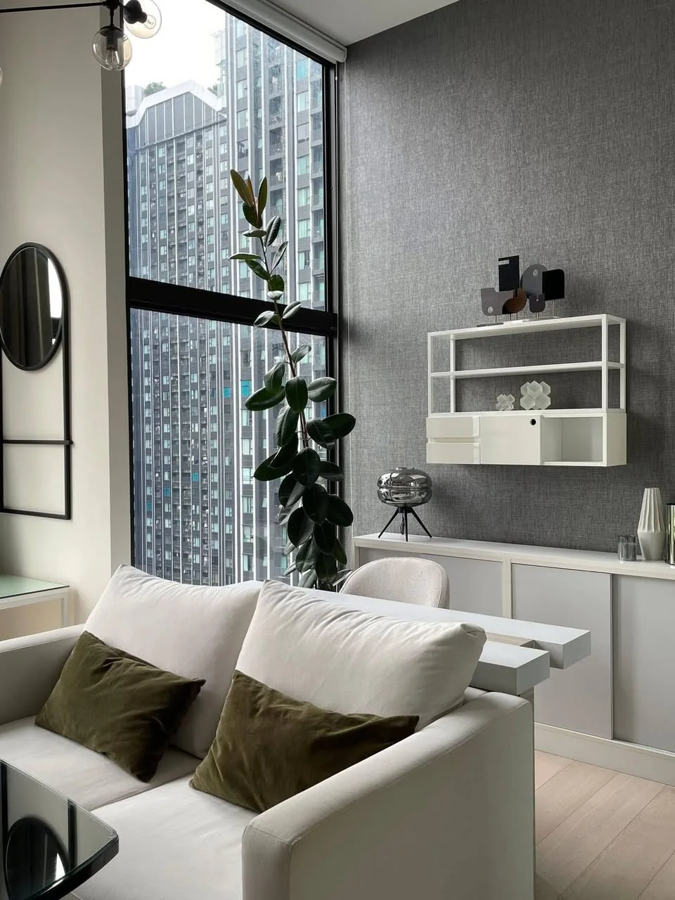 Studio condo in Chewathai Residence Asoke