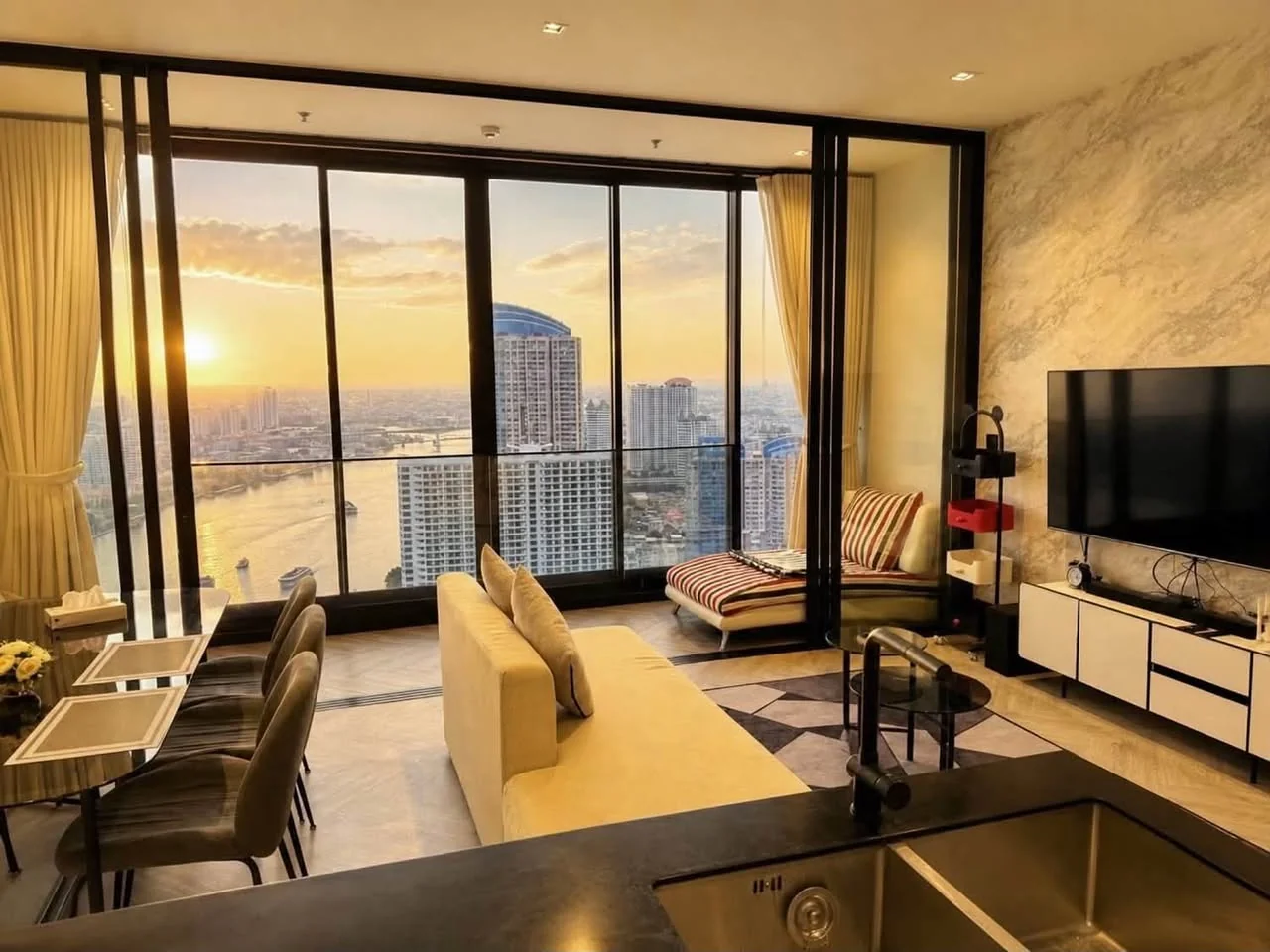 2 Bedroom condo in Chapter Charoennakhon–Riverside