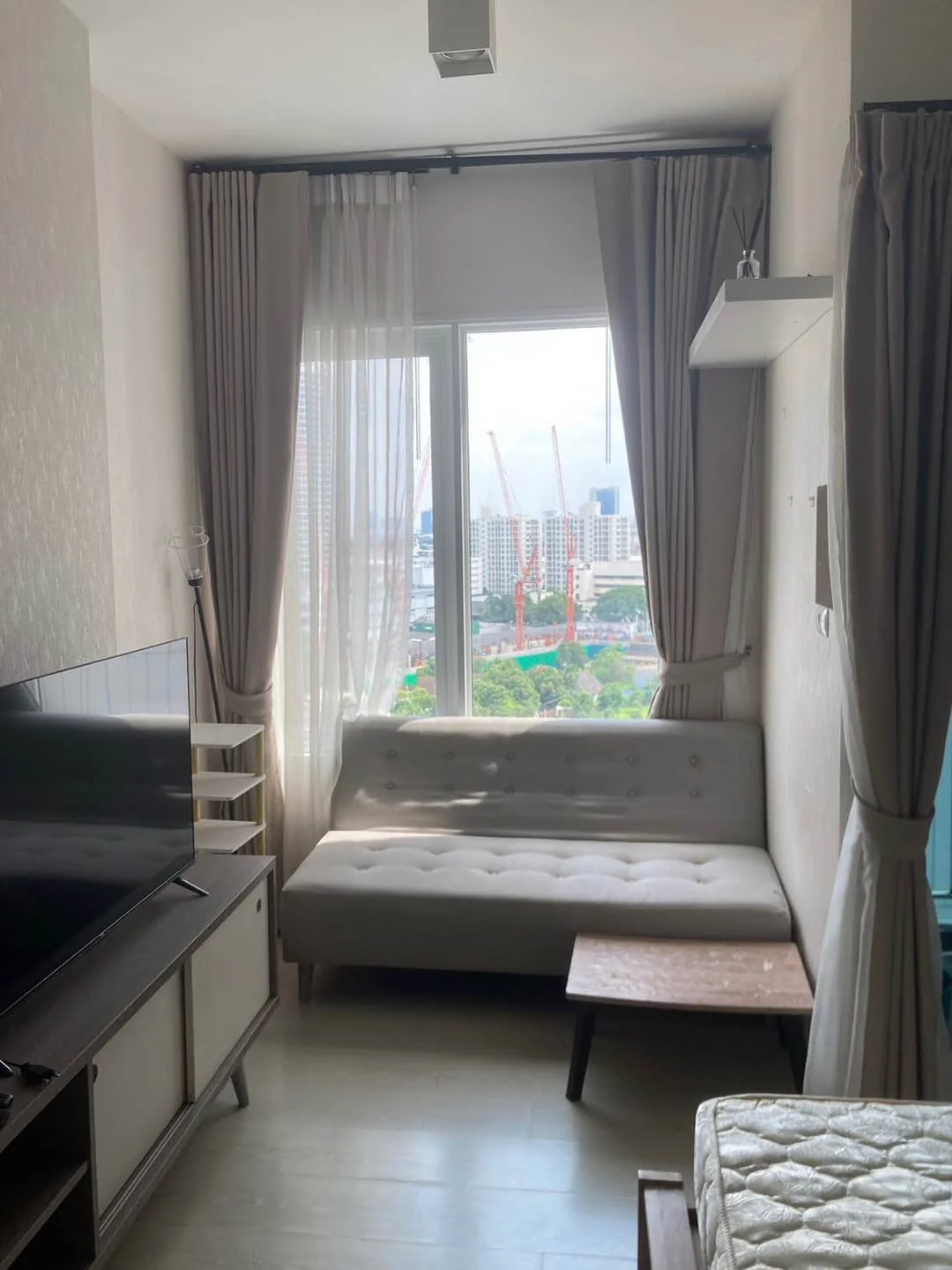 Studio condo in Chapter One ECO Ratchada-Huaikwang